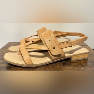 Frye and Co Tan Cassia Adjustable Flat Sandals NWT Size 10